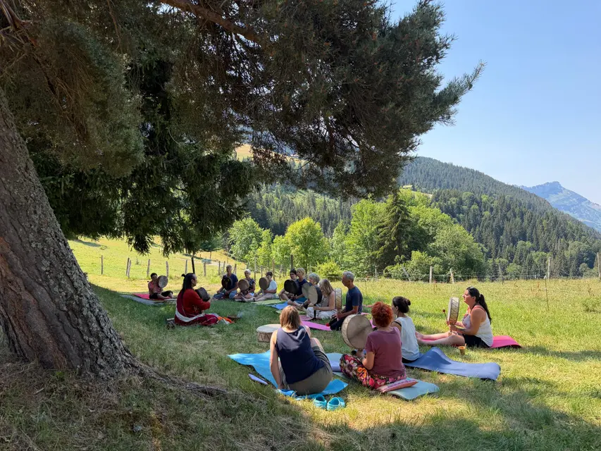 Séance collective en alpage lors d'un stage