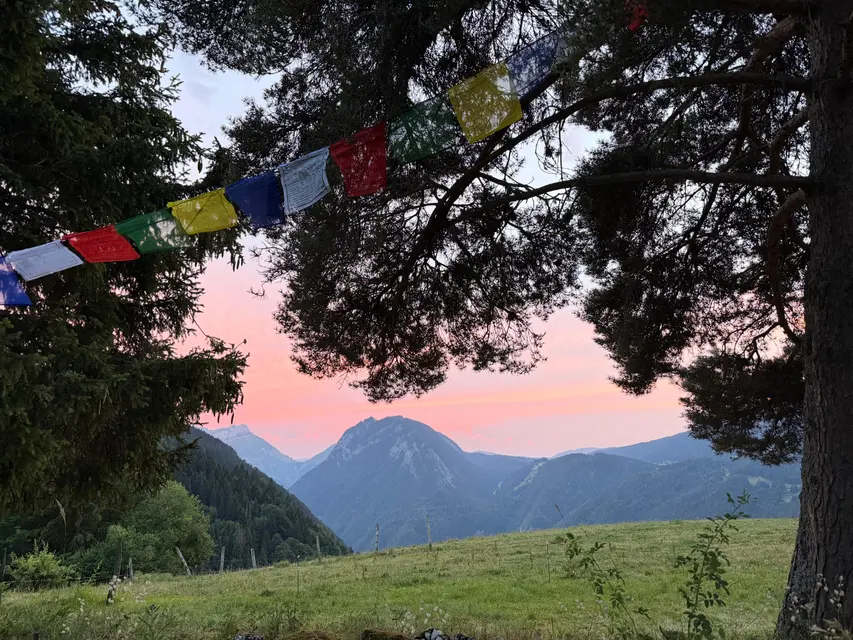 Coucher de soleil sur les montagnes pendant le stage